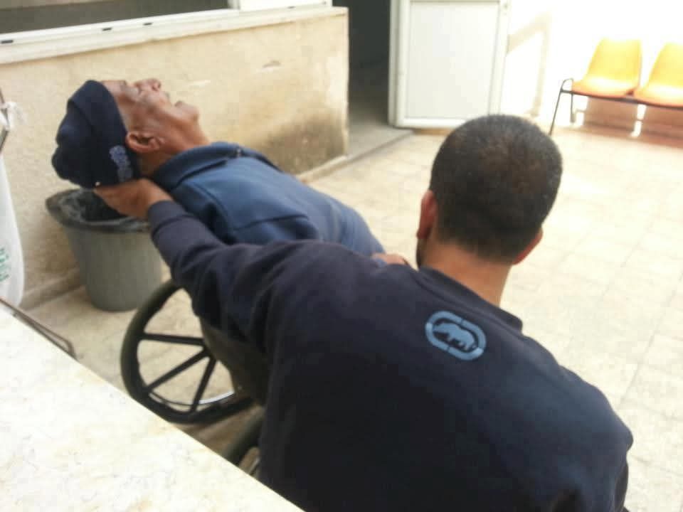 A Touch of True Compassion: A Son’s Silent Sacrifice in a Gaza Hospital